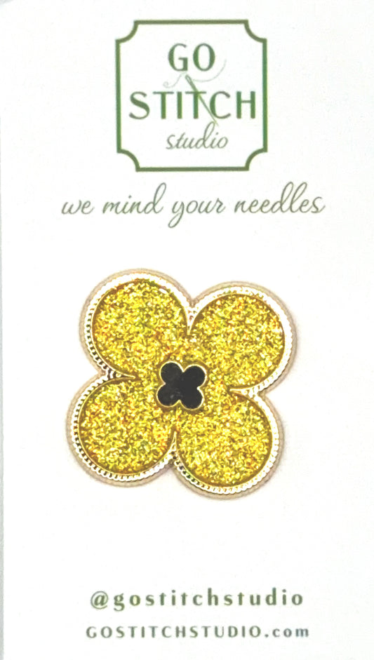 Go Stitch Studio Gold Clover Needle Miinder